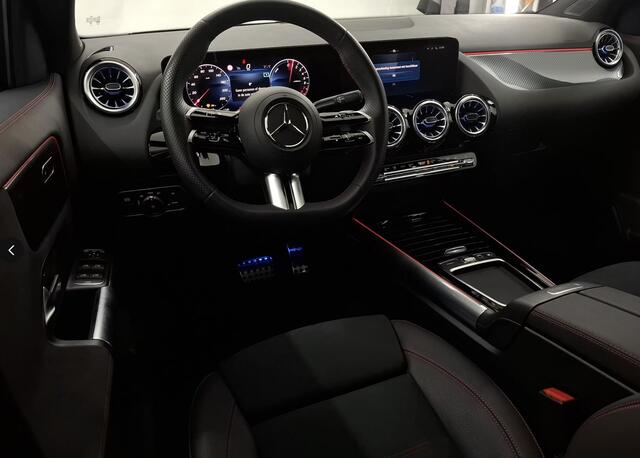Mercedes-Benz GLA-KLASSE 250 e AMG Line Black Optiek / Sfeerverlichting / Stoelverwarming / Camera