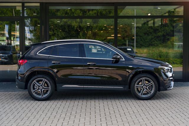 Mercedes-Benz GLA-KLASSE 250e Business Solution AMG | Premium Plus pakket | Panoramaschuifdak | Stoelverwarming | 360° camera | Premium Plus | Head-up display | Dodehoekassistent |