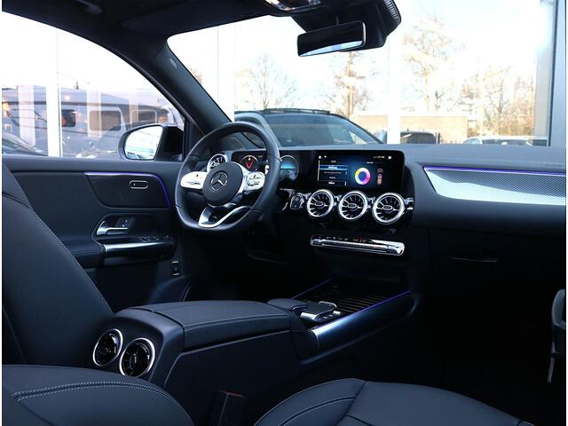 Mercedes-Benz GLA-KLASSE 180 AMG Line Panoramadak | Distronic | Apple Carplay