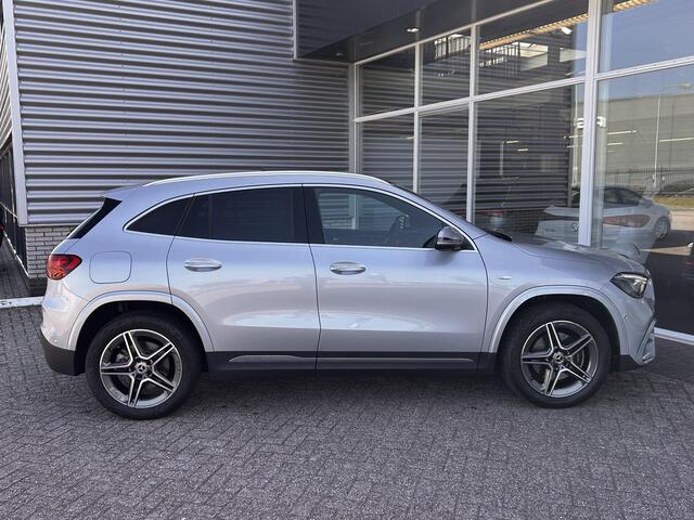 Mercedes-Benz GLA-KLASSE 250 e AMG Line | Bruin interieur | Panoramadak | Head Up display | Memory | Distronic