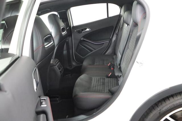Mercedes-Benz GLA-KLASSE 180 Business Solution AMG Night Upgrade | NAP | Automaat | Pano | Leder/Alcantara | Camera | Keyless