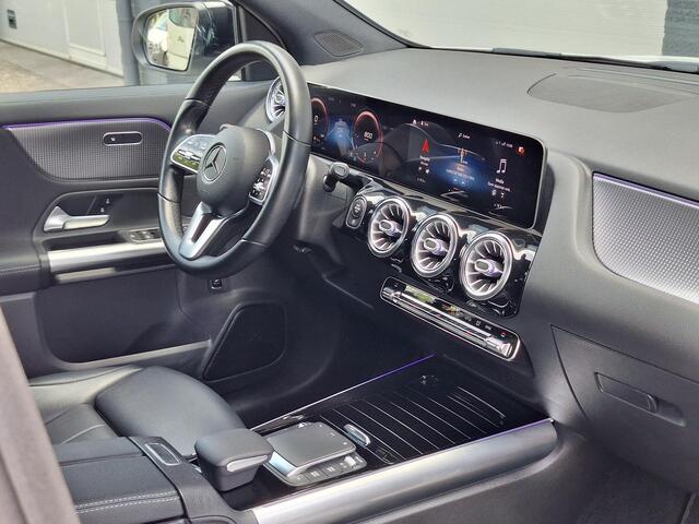 Mercedes-Benz GLA-KLASSE 200 Progressive | Trekhaak | Night Pakket | Achteruitrijcamera | Sfeerverlichting | Stoelverwarming | Widescreen | Keyless-GO | Elektrische achterklep
