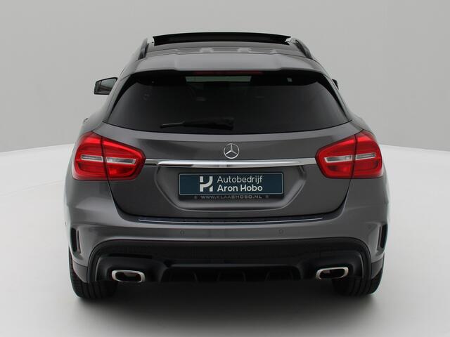 Mercedes-Benz GLA-KLASSE 180 AMG Pano, Sfeerverlichting, Stoelverwarming
