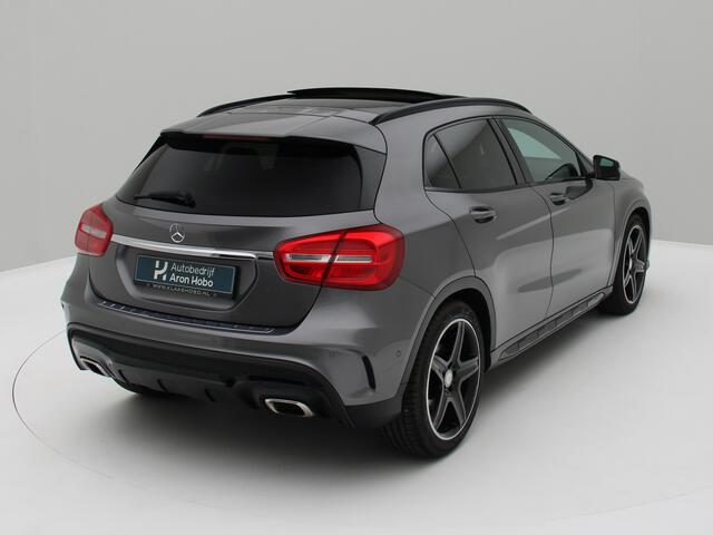 Mercedes-Benz GLA-KLASSE 180 AMG Pano, Sfeerverlichting, Stoelverwarming
