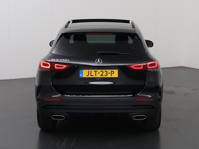 Mercedes-Benz GLA-KLASSE 250 e AMG Line | Night | Panoramadak | Lederen bekleding | Widescreen | 360 graden camera |