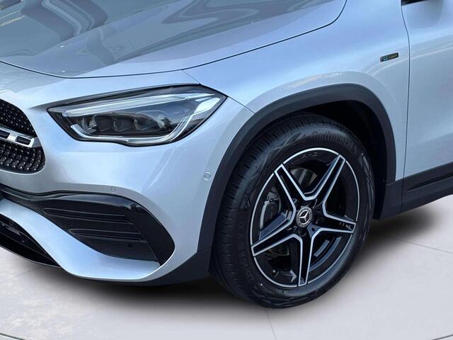 Mercedes-Benz GLA-KLASSE 250 e Business Solution AMG Limited | Panorama dak | Trekhaak
