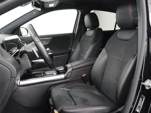 Mercedes-Benz GLA-KLASSE 250e AMG Night | SOH 90% | Adaptive cruise | Stoelverwarming | Camera | Half leder | Park Assist | Leder/Alcantara | Widescreen | Sfeerverlichting | Climate control | PHEV | Plug In