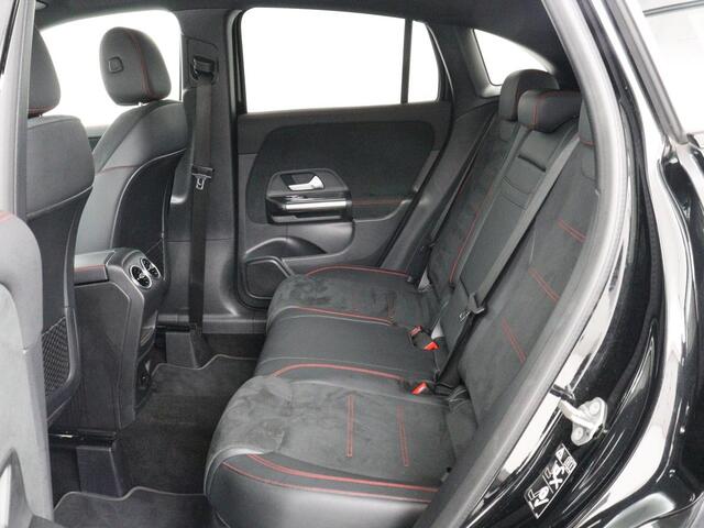 Mercedes-Benz GLA-KLASSE 250e AMG Night | SOH 90% | Adaptive cruise | Stoelverwarming | Camera | Half leder | Park Assist | Leder/Alcantara | Widescreen | Sfeerverlichting | Climate control | PHEV | Plug In