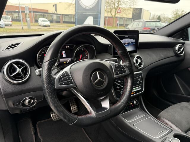 Mercedes-Benz GLA-KLASSE BWJ 2018 | 200 157PK Premium Plus AUTOMAAT | PANO DAK | CAMERA A | AMG-LINE | CLIMA | NAVI | STOELVERW | LEDER/ALCANTARA |