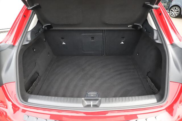 Mercedes-Benz GLA-KLASSE 200 Premium Plus AMG Automaat 19 inch LM Leder Sportstoelen Navigatie Clima Cruise Carplay