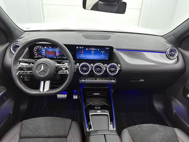 Mercedes-Benz GLA-KLASSE 180 AMG Line | AMG-Line In en Exterieur | Lichtmetalen velgen | panoramadak | Parking support | wide screen | Navigatie | Inclusief 24 maanden MB Certified garantie voor Europa.