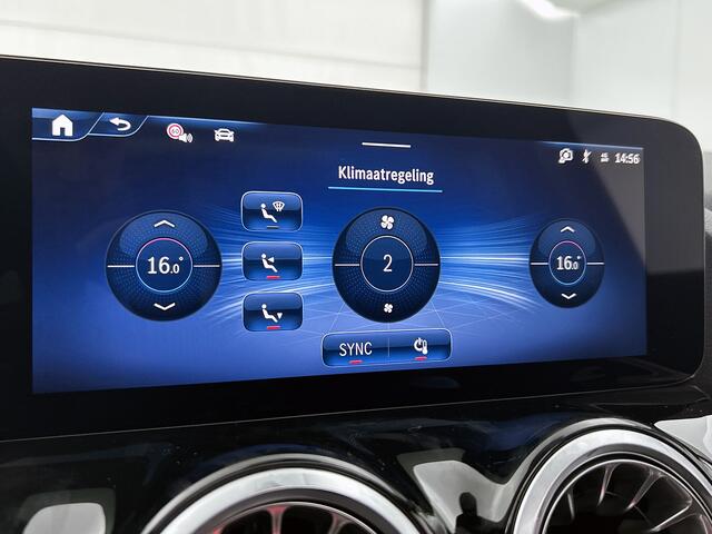 Mercedes-Benz GLA-KLASSE 180 Business Solution AMG | Premium Plus pakket | Nightpakket | Trekhaak | GUARD 360 ° Plus | Panoramaschuifdak | 19" vijf-dubbelspaaks AMG velgen | 360° camera | Warmtewerend, donkergetint glas |