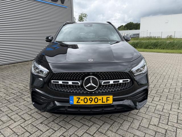 Mercedes-Benz GLA-KLASSE 250 e AMG Line Panoramadak Carplay 19 Inch Sfeerverlichting Stoelverwarming Achteruitrijcamera