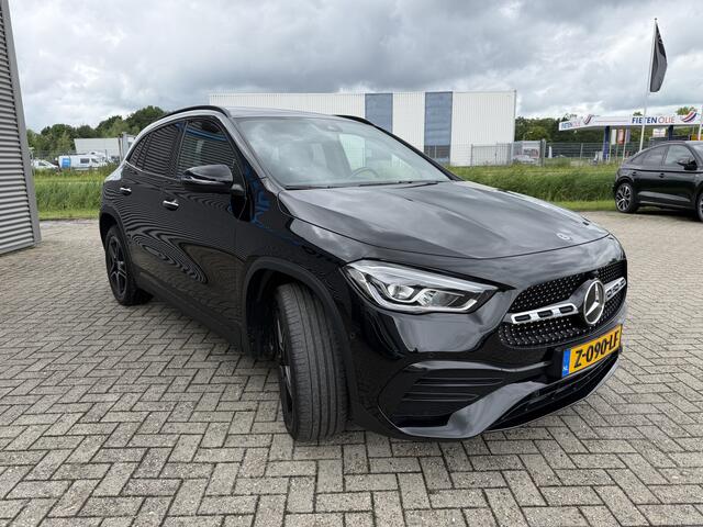 Mercedes-Benz GLA-KLASSE 250 e AMG Line Panoramadak Carplay 19 Inch Sfeerverlichting Stoelverwarming Achteruitrijcamera