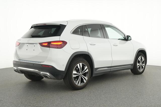 Mercedes-Benz GLA-KLASSE 250 e Plug-In Hybride | Trekhaak | Stoelverwarming | DAB | LED | Parkeerpakket met Camera | Inclusief 24 maanden Mercedes-Benz Certified garantie voor Europa.