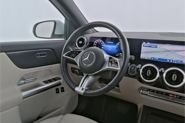 Mercedes-Benz GLA-KLASSE 250 e Plug-In Hybride | Trekhaak | Stoelverwarming | DAB | LED | Parkeerpakket met Camera | Inclusief 24 maanden Mercedes-Benz Certified garantie voor Europa.