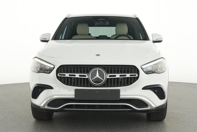 Mercedes-Benz GLA-KLASSE 250 e Plug-In Hybride | Trekhaak | Stoelverwarming | DAB | LED | Parkeerpakket met Camera | Inclusief 24 maanden Mercedes-Benz Certified garantie voor Europa.