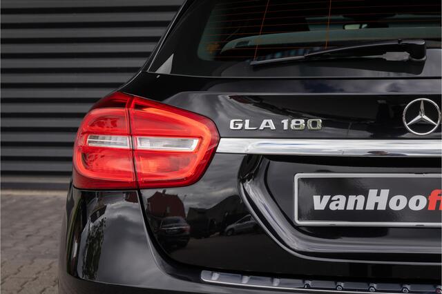 Mercedes-Benz GLA-KLASSE 180 Urban 18'' AMG - Panoramadak - Xenon