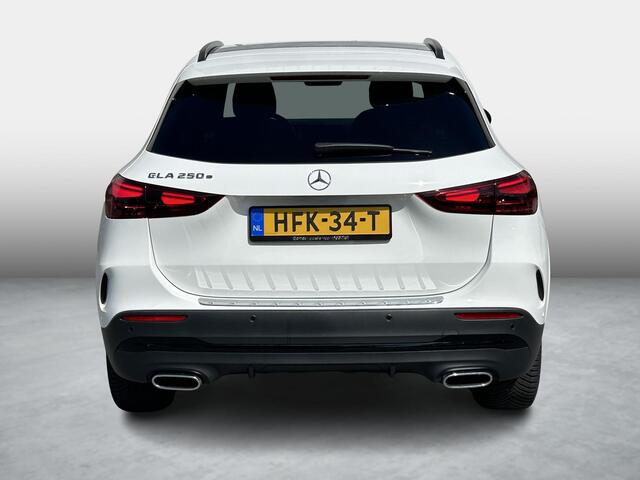 Mercedes-Benz GLA-KLASSE 250 e AMG Line | Panoramadak | Trekhaak |