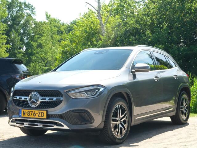 Mercedes-Benz GLA-KLASSE 200 Business Solution 163 PK | Trekhaak Afneembaar | All-Season Banden | Stoelverwarming | Navigatie | LMV 19''