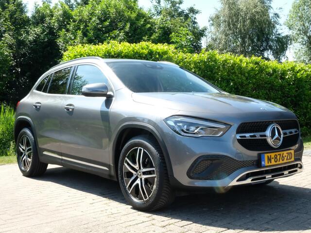 Mercedes-Benz GLA-KLASSE 200 Business Solution 163 PK | Trekhaak Afneembaar | All-Season Banden | Stoelverwarming | Navigatie | LMV 19''