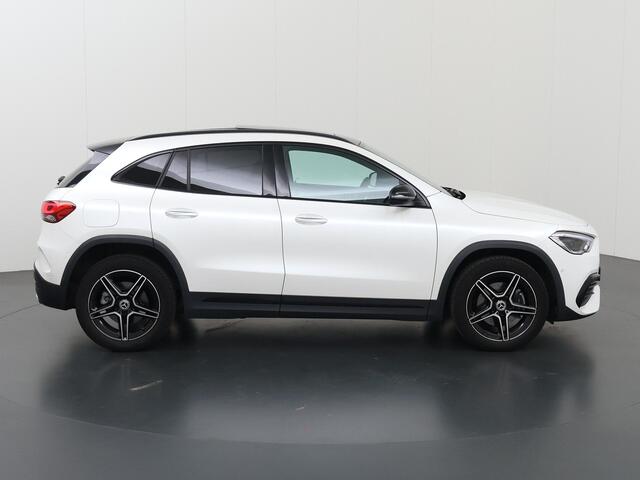 Mercedes-Benz GLA-KLASSE 250 e Business Solution AMG Limited | Night | Panoramadak | 19" lichtmetalen velgen | Achteruitrijcamera |