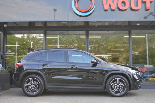 Mercedes-Benz GLA-KLASSE 250 e AMG Led Panorama Memory Distronic Camera Night Trekhaak Pdc