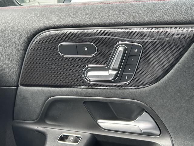 Mercedes-Benz GLA-KLASSE 250e AMG // Trekhaak // Panorama dak // Memory // Sfeerverlichting // Multi Beam LED // Camera // Advanced Audio
