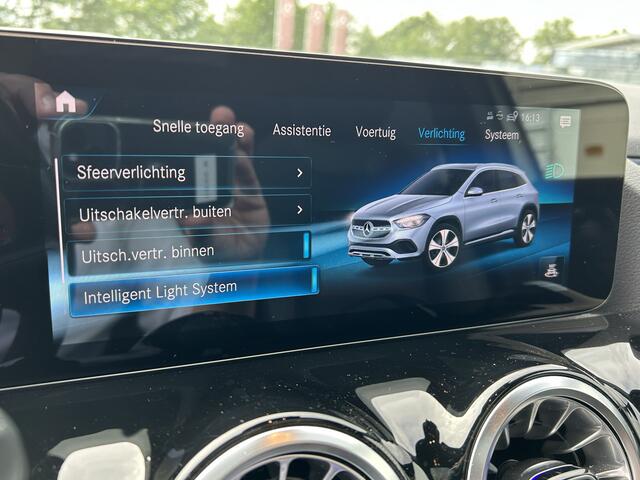 Mercedes-Benz GLA-KLASSE 250e AMG // Trekhaak // Panorama dak // Memory // Sfeerverlichting // Multi Beam LED // Camera // Advanced Audio