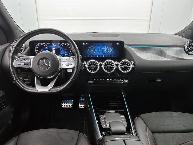 Mercedes-Benz GLA-KLASSE 250 e Business AMG Plug-In Hybride 5 spaaks lichtmetalen velgen | MBUX wide screen| Navigatie | elect bed. voorstoelen met memory | Trekhaak | parking support met camera | Inclusief 24 maanden Mercedes-Benz Certified garantie voor Europa.