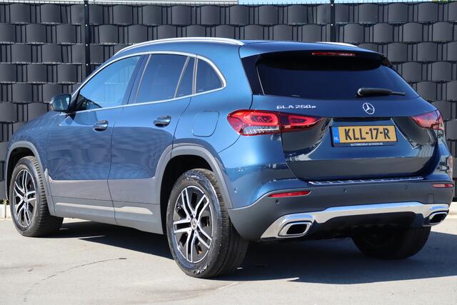 Mercedes-Benz GLA-KLASSE 250 e Progressive PHEV | Camera | Cruise Control | Navigatie | LED | Halfleder