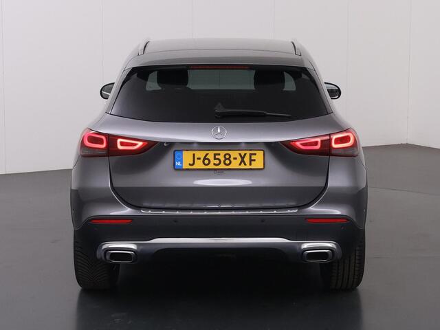 Mercedes-Benz GLA-KLASSE 200 Business Solution Luxury | Trekhaak | Stoelverwarming | Getint glas | Achteruitrijcamera |