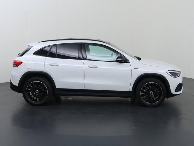 Mercedes-Benz GLA-KLASSE 250 e Business Solution Luxury Limited | Night | Trekhaak | Headup | Memory | Panoramadak | Widescreen |