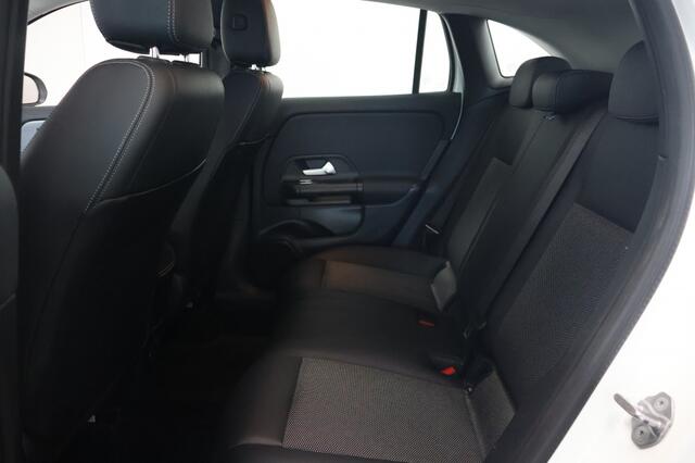 Mercedes-Benz GLA-KLASSE 200 Business Solution Automaat | Carplay | Navigatie | Camera