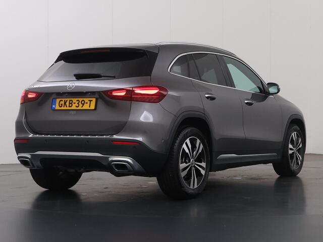 Mercedes-Benz GLA-KLASSE 180 Star Edition Luxury Line | Keyless | Achteruitrijcamera | Panoramadak | Stoelverwarming |