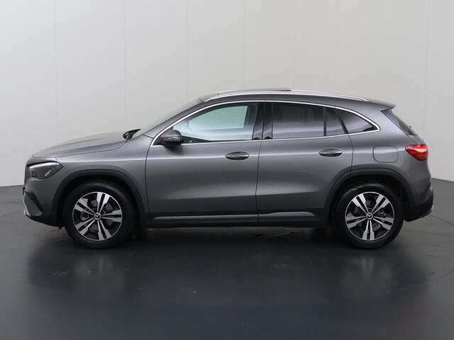 Mercedes-Benz GLA-KLASSE 180 Star Edition Luxury Line | Keyless | Achteruitrijcamera | Panoramadak | Stoelverwarming |