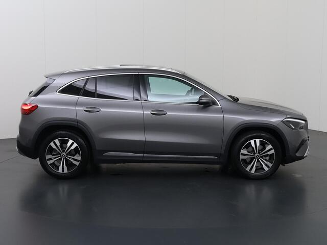 Mercedes-Benz GLA-KLASSE 180 Star Edition Luxury Line | Keyless | Achteruitrijcamera | Panoramadak | Stoelverwarming |