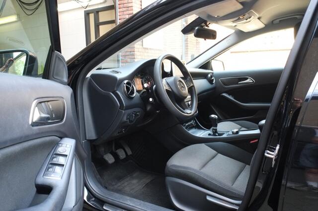 Mercedes-Benz GLA-KLASSE 180 Business Solution | Achteruitrijcamera | Navi | Stoelverwarm