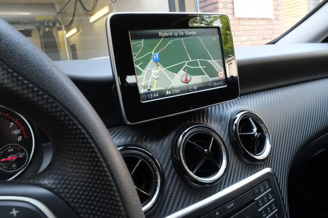 Mercedes-Benz GLA-KLASSE 180 Business Solution | Achteruitrijcamera | Navi | Stoelverwarm