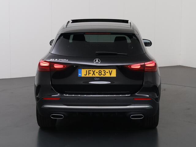 Mercedes-Benz GLA-KLASSE 250e Business Solution AMG | Premium Plus pakket | Panoramaschuifdak | Stoelverwarming | 360° camera | Premium Plus | Head-up display | Dodehoekassistent |
