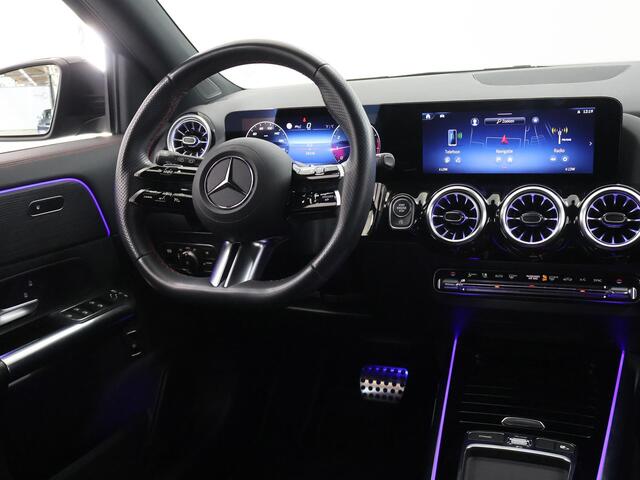 Mercedes-Benz GLA-KLASSE 180 AMG Line | AMG | Stoelverwarming | Achteruitverwarming | Sfeerverlichting |