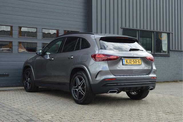 Mercedes-Benz GLA-KLASSE 180 AMG Line | PANO | ACC | CAM | KEYLESS |
