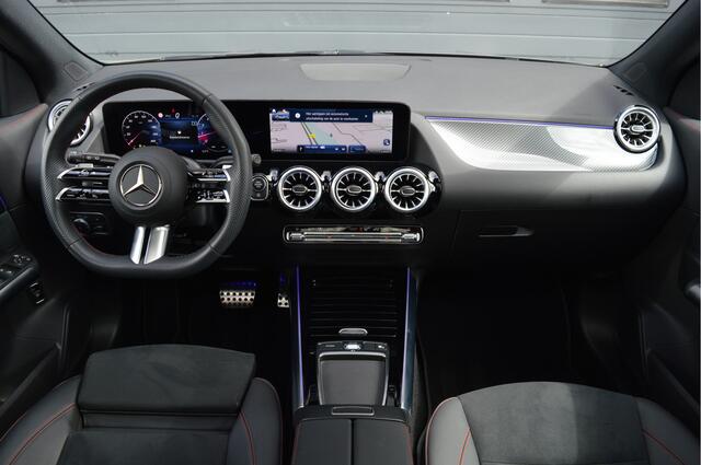 Mercedes-Benz GLA-KLASSE 180 AMG Line | PANO | ACC | CAM | KEYLESS |