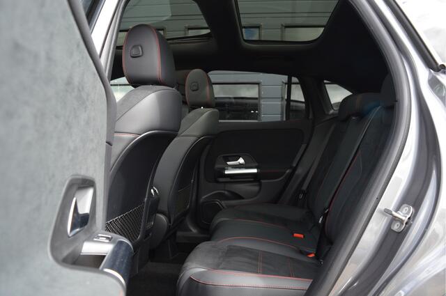 Mercedes-Benz GLA-KLASSE 180 AMG Line | PANO | ACC | CAM | KEYLESS |