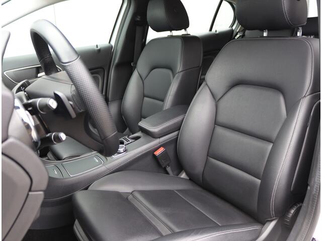 Mercedes-Benz GLA-KLASSE 200 Premium | Trekhaak | 360 Camera | LED