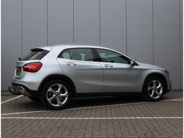 Mercedes-Benz GLA-KLASSE 200 Premium | Trekhaak | 360 Camera | LED
