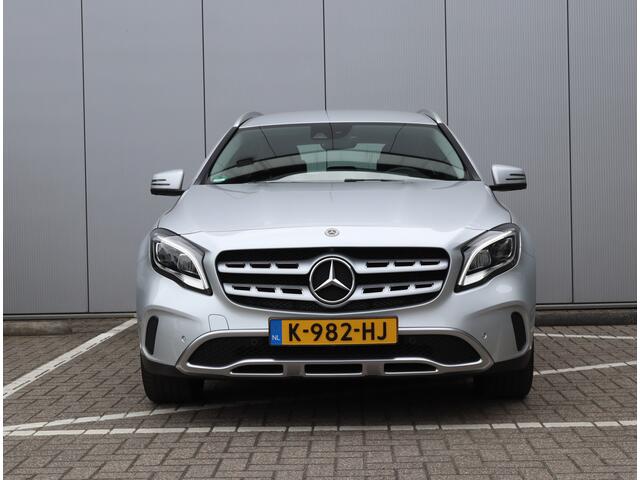 Mercedes-Benz GLA-KLASSE 200 Premium | Trekhaak | 360 Camera | LED