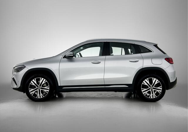 Mercedes-Benz GLA-KLASSE 250 e Business Line | Stoelverwarming | Elektrische Achterklep | LED Koplampen Inclusief 24 maanden Mercedes-Benz Certified garantie voor Europa.