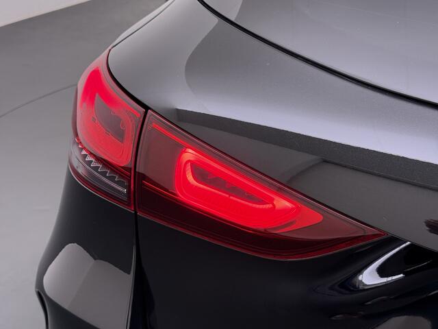 Mercedes-Benz GLA-KLASSE 180 AMG line | Pano Memory Multibeam Keyless