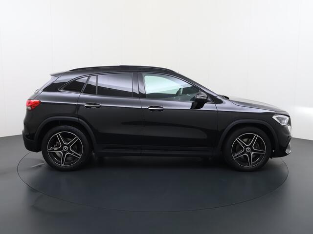 Mercedes-Benz GLA-KLASSE 180 AMG line | Pano Memory Multibeam Keyless